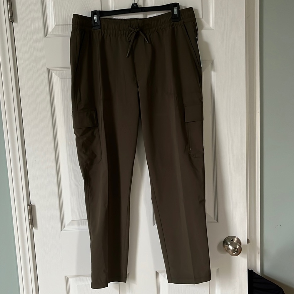 Brand New North Face Cargo Pants. Olive Green, Size Large/Reg.